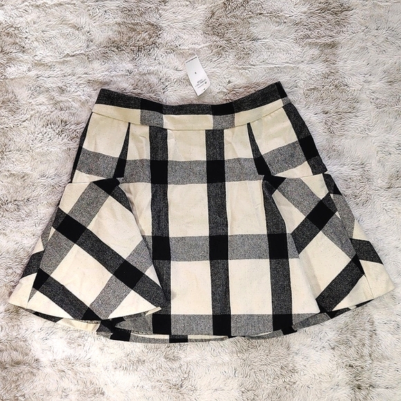 Banana Republic Dresses & Skirts - NWT Banana Republic Black and White Plaid Skater Skirt Size 8